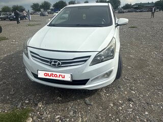 2015 Hyundai Solaris I Рестайлинг, белый, 850000 рублей, вид 1