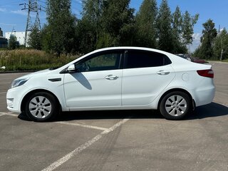 2014 Kia Rio 6-speed III, белый, 750000 рублей, вид 5
