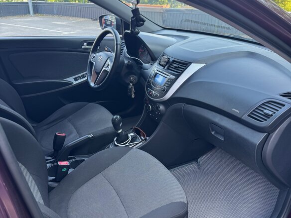 2011 Hyundai Solaris I, фиолетовый, 670000 рублей - вид 4