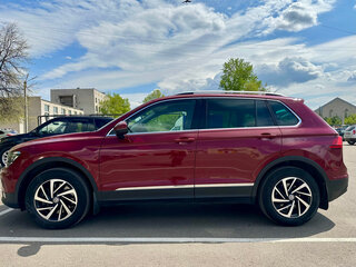 2018 Volkswagen Tiguan II, пурпурный, 2390000 рублей, вид 5