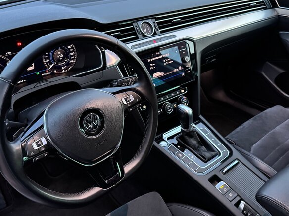 2018 Volkswagen Passat B8, белый, 1990000 рублей - вид 16