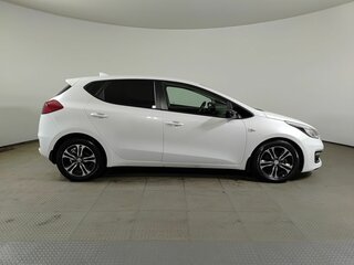 2017 Kia Ceed II Рестайлинг, белый, 1438000 рублей, вид 4