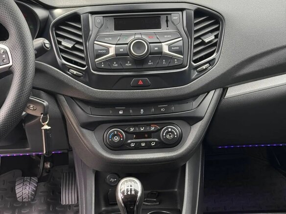 2018 Lada (ВАЗ) Vesta SW I, серебристый, 930000 рублей - вид 14
