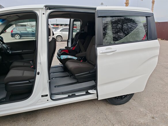 2021 Honda Freed II Рестайлинг, белый, 2000000 рублей - вид 9