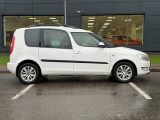 2012 Skoda Roomster I Рестайлинг, белый, 650000 рублей, вид 4