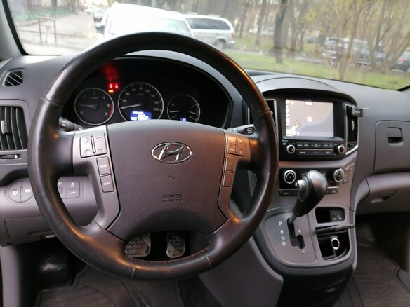 2017 Hyundai Grand Starex I Рестайлинг, серебристый, 2800000 рублей - вид 9