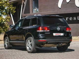 2010 Volkswagen Touareg I Рестайлинг, чёрный, 1698989 рублей, вид 1