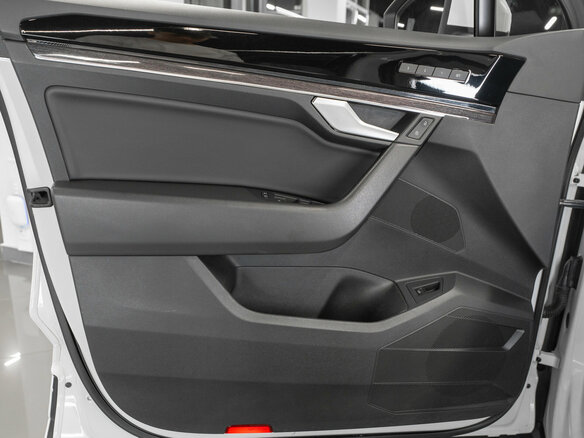 2018 Volkswagen Touareg III, белый - вид 13
