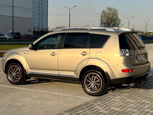 2008 Mitsubishi Outlander II, бежевый, 1200000 рублей - вид 5