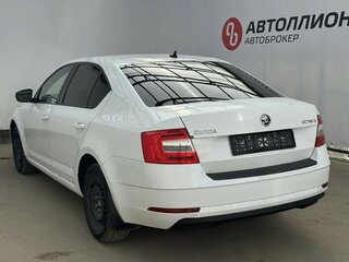 2017 Skoda Octavia III (A7), белый, 999000 рублей, вид 3