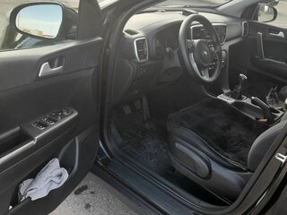 2018 Kia Sportage IV Рестайлинг, чёрный, 1700000 рублей, вид 4