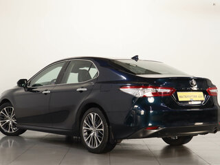 2020 Toyota Camry VIII (XV70), синий, 2429000 рублей, вид 4