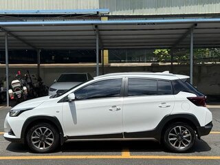 2022 Toyota Yaris L X XP150 Рестайлинг, белый, 1100000 рублей, вид 5