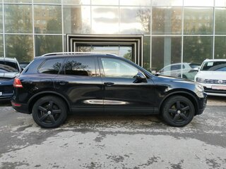 2011 Volkswagen Touareg II, чёрный, 1644000 рублей, вид 3