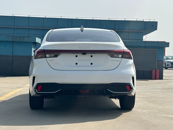 2022 Kia K3 II (China Market) Рестайлинг, белый, 2033000 рублей - вид 3