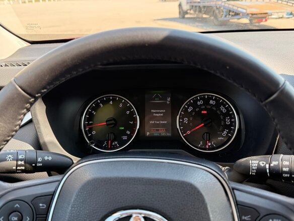 2020 Toyota RAV4 V (XA50), красный, 2925000 рублей - вид 10