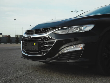 2023 Chevrolet Malibu IX Рестайлинг, чёрный, 1650333 рублей, вид 4