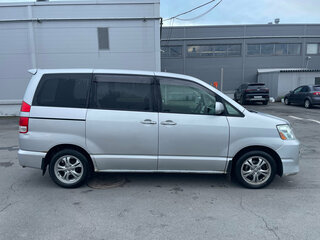 2005 Toyota Noah I (R60), серый, 649000 рублей, вид 4