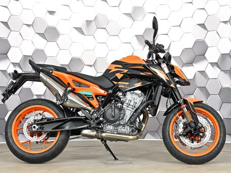 2023 KTM 890 Duke GP, чёрный, 899000 рублей, вид 3