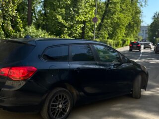 2013 Opel Astra J Рестайлинг, чёрный, 699990 рублей, вид 4