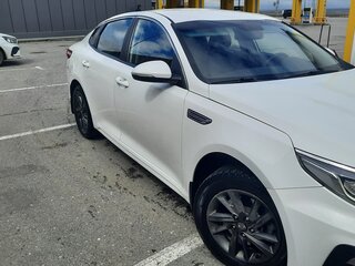 2019 Kia Optima IV Рестайлинг, белый, 1100000 рублей, вид 1