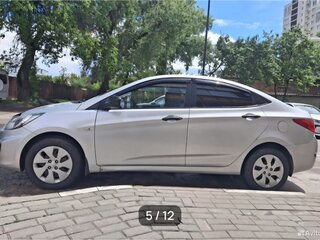 2013 Hyundai Solaris I, серебристый, 800000 рублей, вид 2
