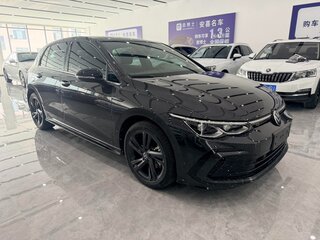 2022 Volkswagen Golf VIII, чёрный, 1620000 рублей, вид 3