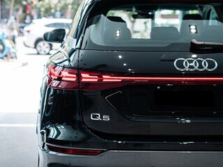 2024 Audi Q5 e-tron 40, серый, 4830000 рублей, вид 4