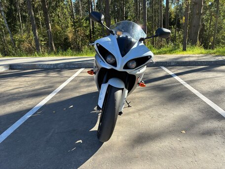 2010 Yamaha YZF-R1, серебристый, 800000 рублей, вид 5