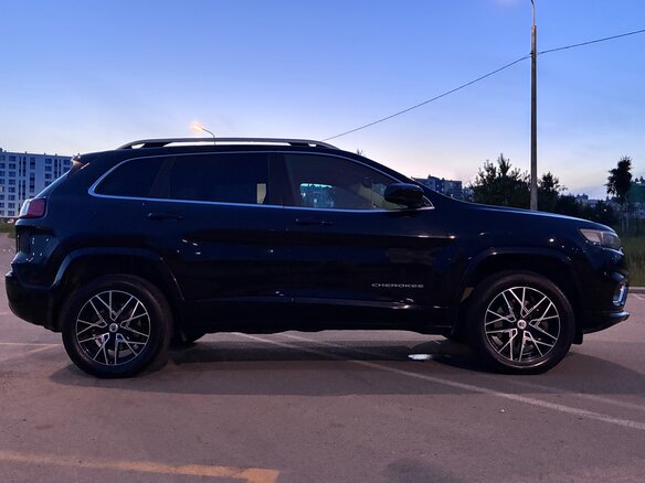 2018 Jeep Cherokee V (KL) Рестайлинг, чёрный, 2750000 рублей - вид 4