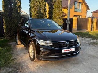 2021 Volkswagen Tiguan II Рестайлинг, чёрный, 3350000 рублей, вид 4