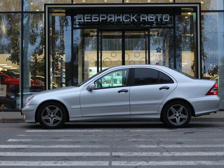 2006 Mercedes-Benz C-Класс 200 II (W203) Рестайлинг, серебристый, 990000 рублей, вид 3