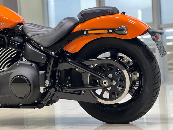 2025 Harley-Davidson Street Bob, оранжевый, 1690000 рублей - вид 15