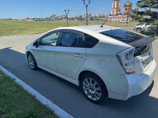 2010 Toyota Prius III (XW30), белый, 1260000 рублей, вид 2