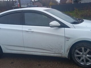 2014 Hyundai Solaris I Рестайлинг, белый, 899999 рублей, вид 3