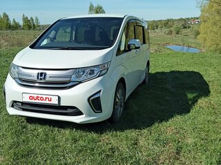 2015 Honda Stepwgn V, белый, 1700000 рублей, вид 1