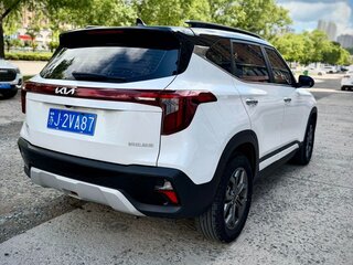 2022 Kia Seltos I Рестайлинг, белый, 1650000 рублей, вид 3