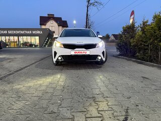 2021 Kia Rio IV Рестайлинг, белый, 1890000 рублей, вид 3