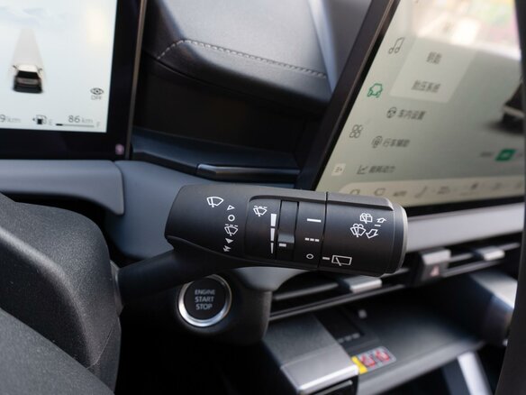 2026 Toyota RAV4 VI (XA60), белый - вид 17