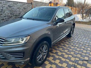2017 Volkswagen Touareg II Рестайлинг, серый, 4000000 рублей, вид 1