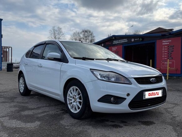 2010 Ford Focus II Рестайлинг, белый, 400000 рублей - вид 4