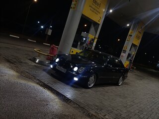 2000 Mercedes-Benz E-Класс 240 II (W210, S210) Рестайлинг, синий, 675000 рублей, вид 1