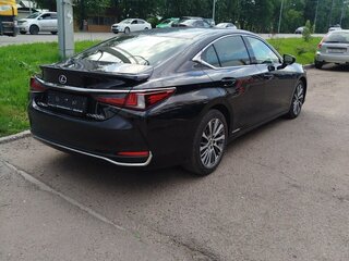 2020 Lexus ES 300h VII, чёрный, 4300000 рублей, вид 4