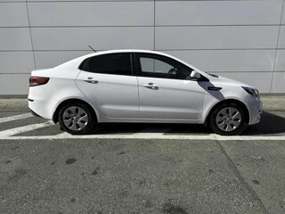 2016 Kia Rio III Рестайлинг, белый, 1330000 рублей, вид 4