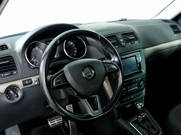 2015 Skoda Yeti I Рестайлинг, серебристый - вид 14