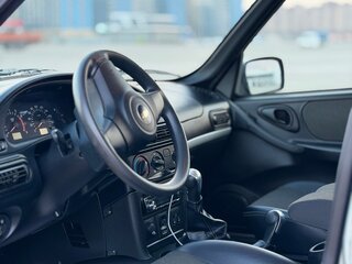 2015 Chevrolet Niva I Рестайлинг, серебристый, 900000 рублей, вид 5