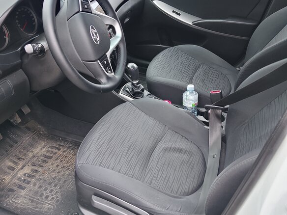 2015 Hyundai Solaris I Рестайлинг, белый, 1120000 рублей - вид 3