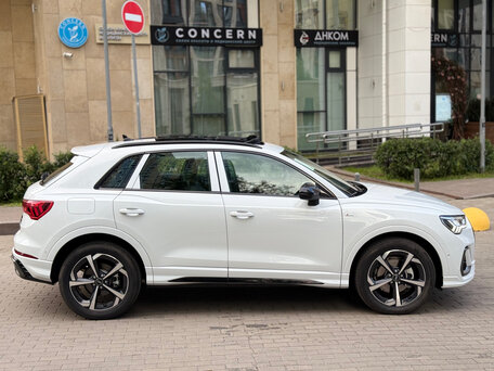 2026 Audi Q3 45 TFSI II (F3), белый, 4490000 рублей, вид 4