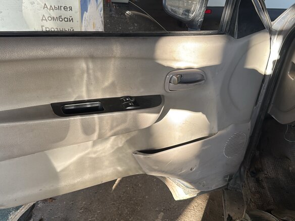 2005 Kia Bongo, серебристый, 550000 рублей - вид 13