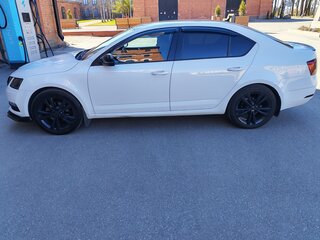 2017 Skoda Octavia III (A7) Рестайлинг, белый, 1500000 рублей, вид 3